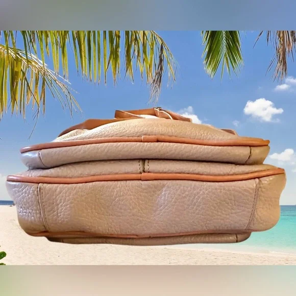 Cristina in Pell Tan Pebbled Leather Crossbody Made in Italy - Picture 14 of 16